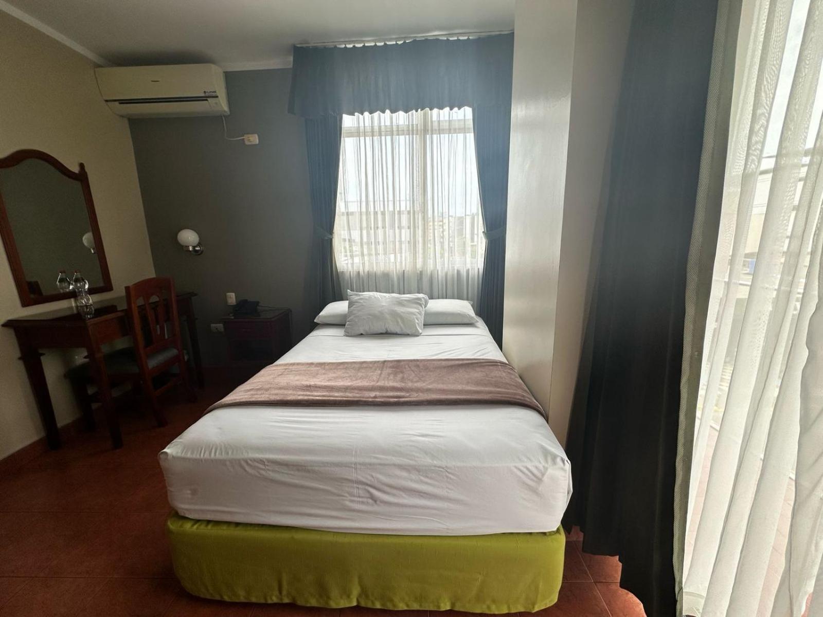 Grand Hotel Americano Machala Oda fotoğraf